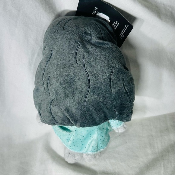 NWT Exorcist Regan Plush Squeaky Dog Toy Horror Movie Collectible Fetch For Pets - Picture 3 of 3